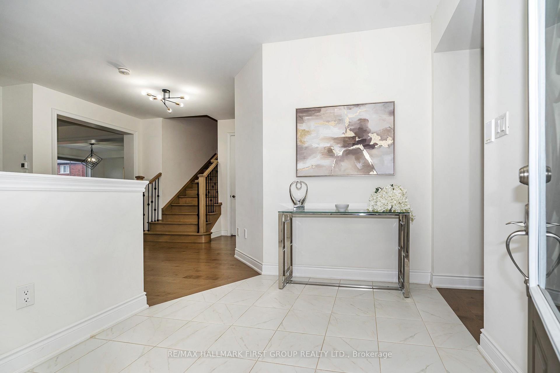 Photo 3 of 136 Auckland DR, Whitby, Rural Whitby — HOMEH
