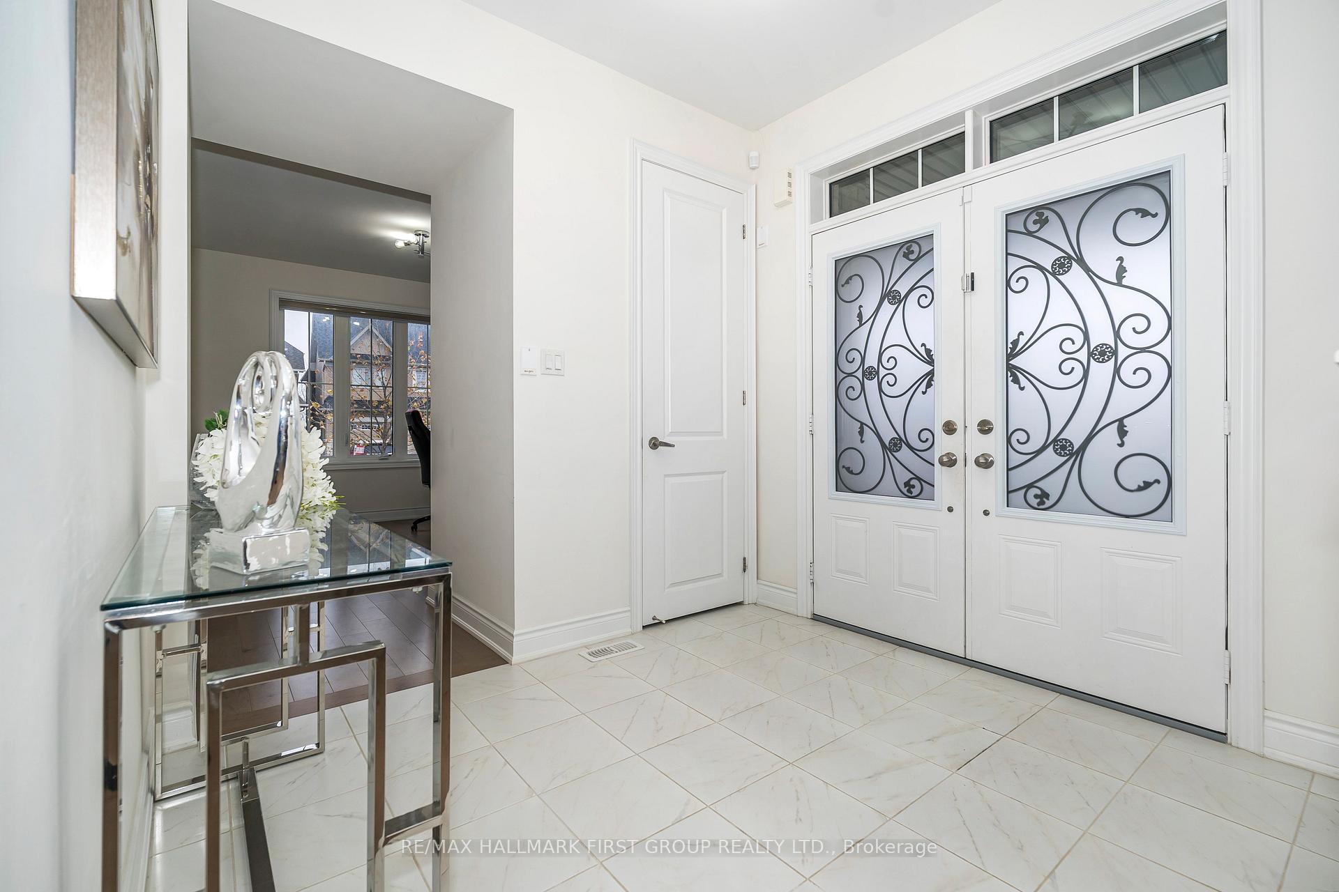 Photo 4 of 136 Auckland DR, Whitby, Rural Whitby — HOMEH