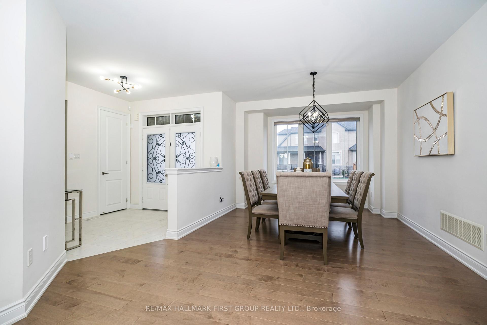 Photo 5 of 136 Auckland DR, Whitby, Rural Whitby — HOMEH