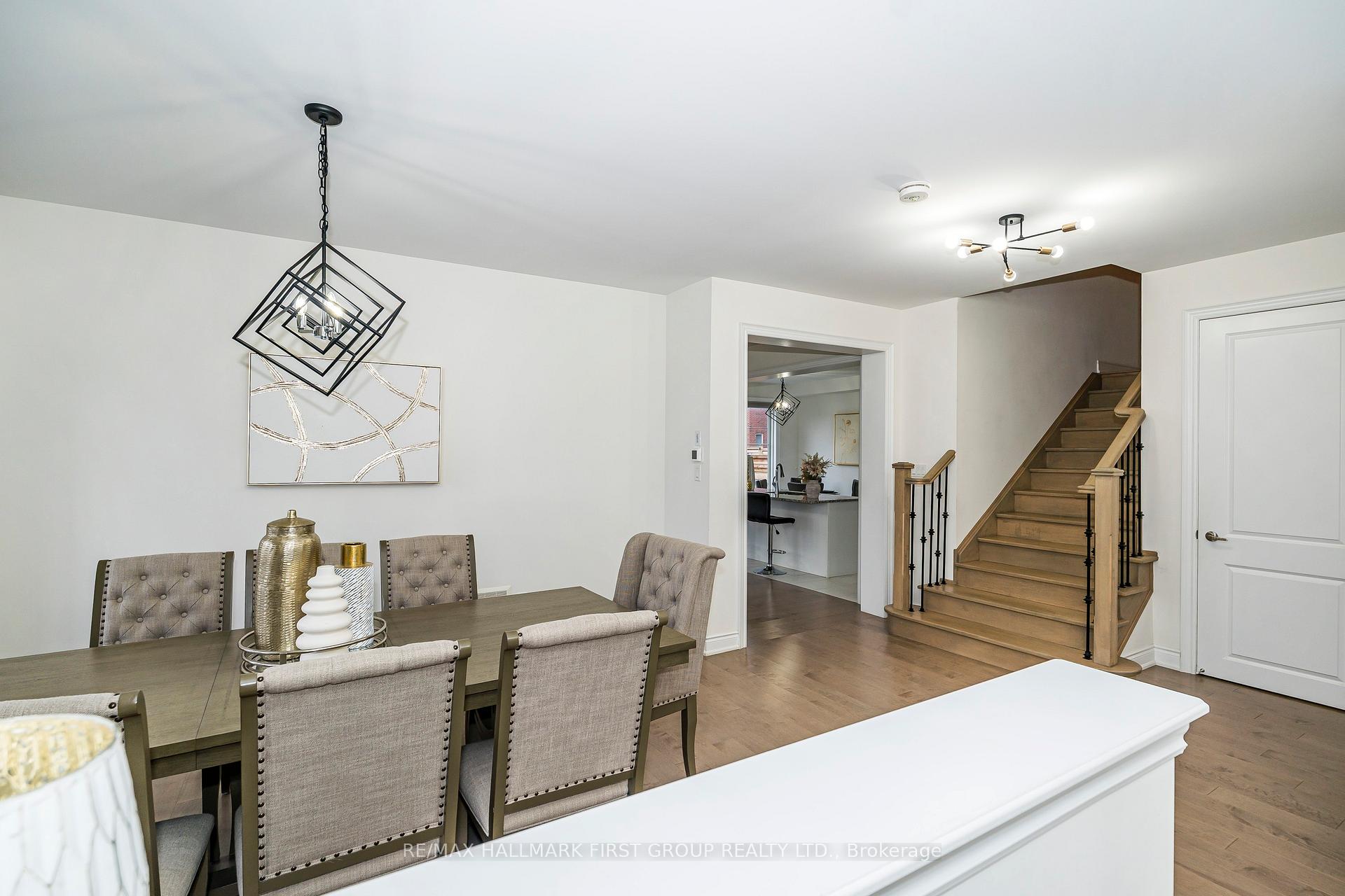 Photo 8 of 136 Auckland DR, Whitby, Rural Whitby — HOMEH