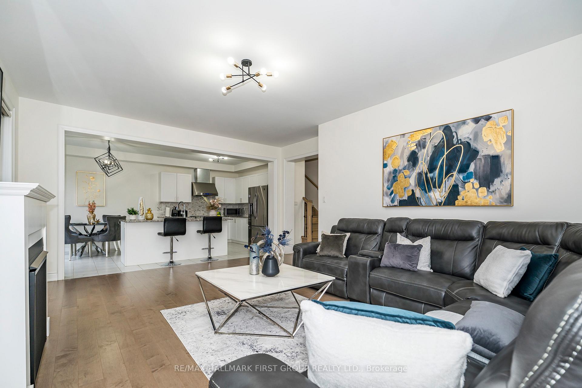 Photo 11 of 136 Auckland DR, Whitby, Rural Whitby — HOMEH