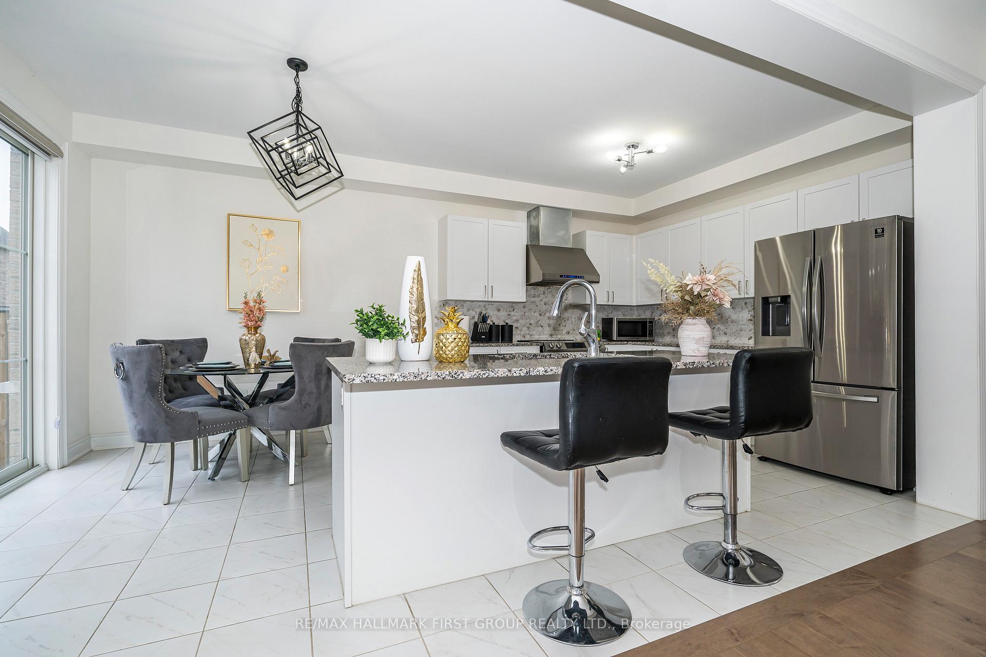 Photo 13 of 136 Auckland DR, Whitby, Rural Whitby — HOMEH