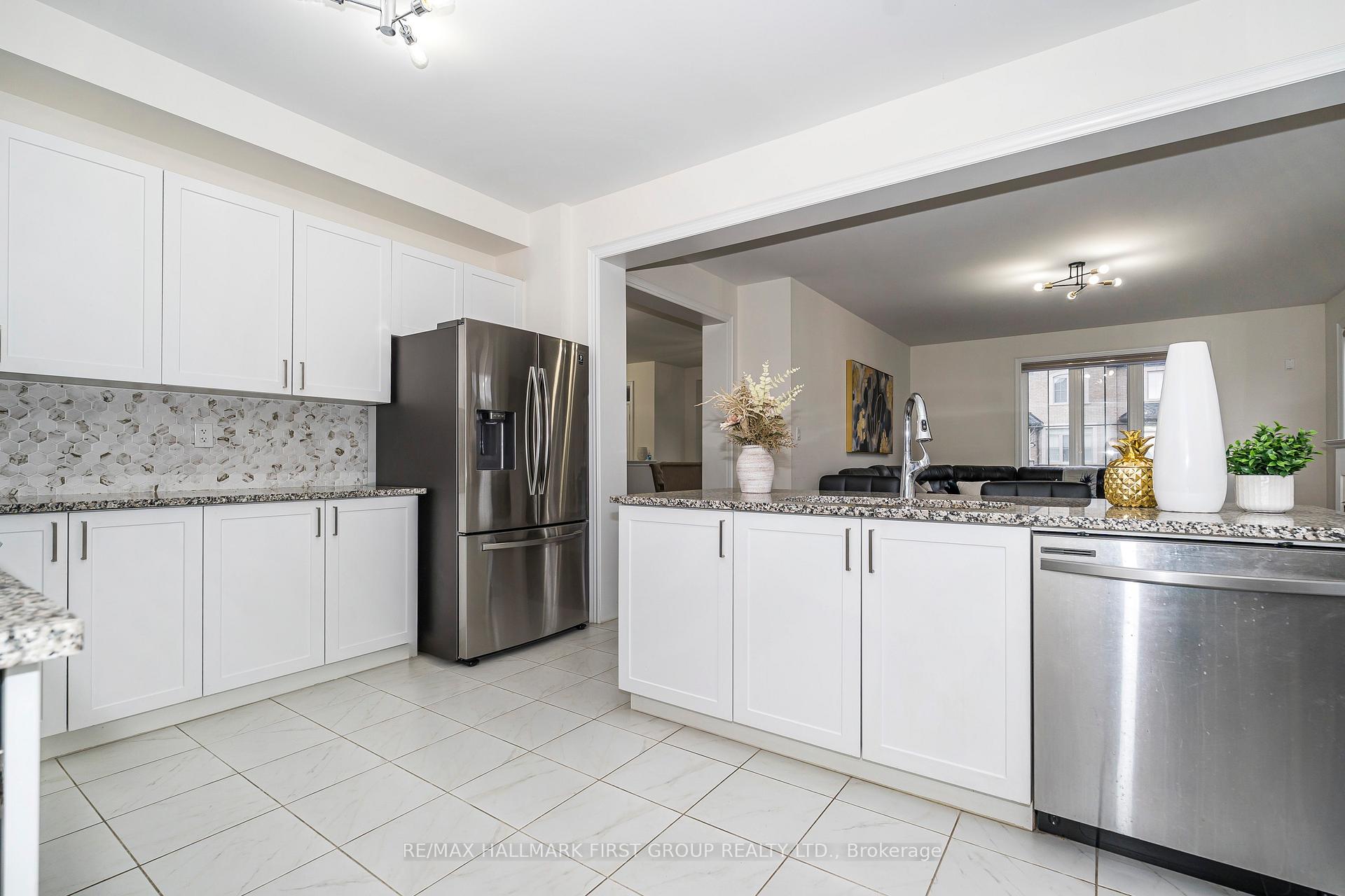 Photo 15 of 136 Auckland DR, Whitby, Rural Whitby — HOMEH