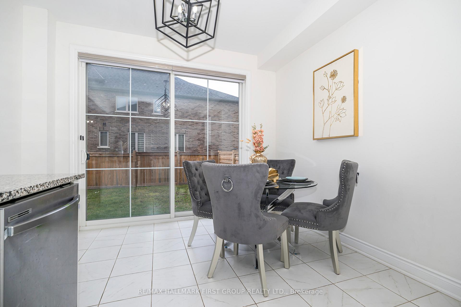 Photo 16 of 136 Auckland DR, Whitby, Rural Whitby — HOMEH
