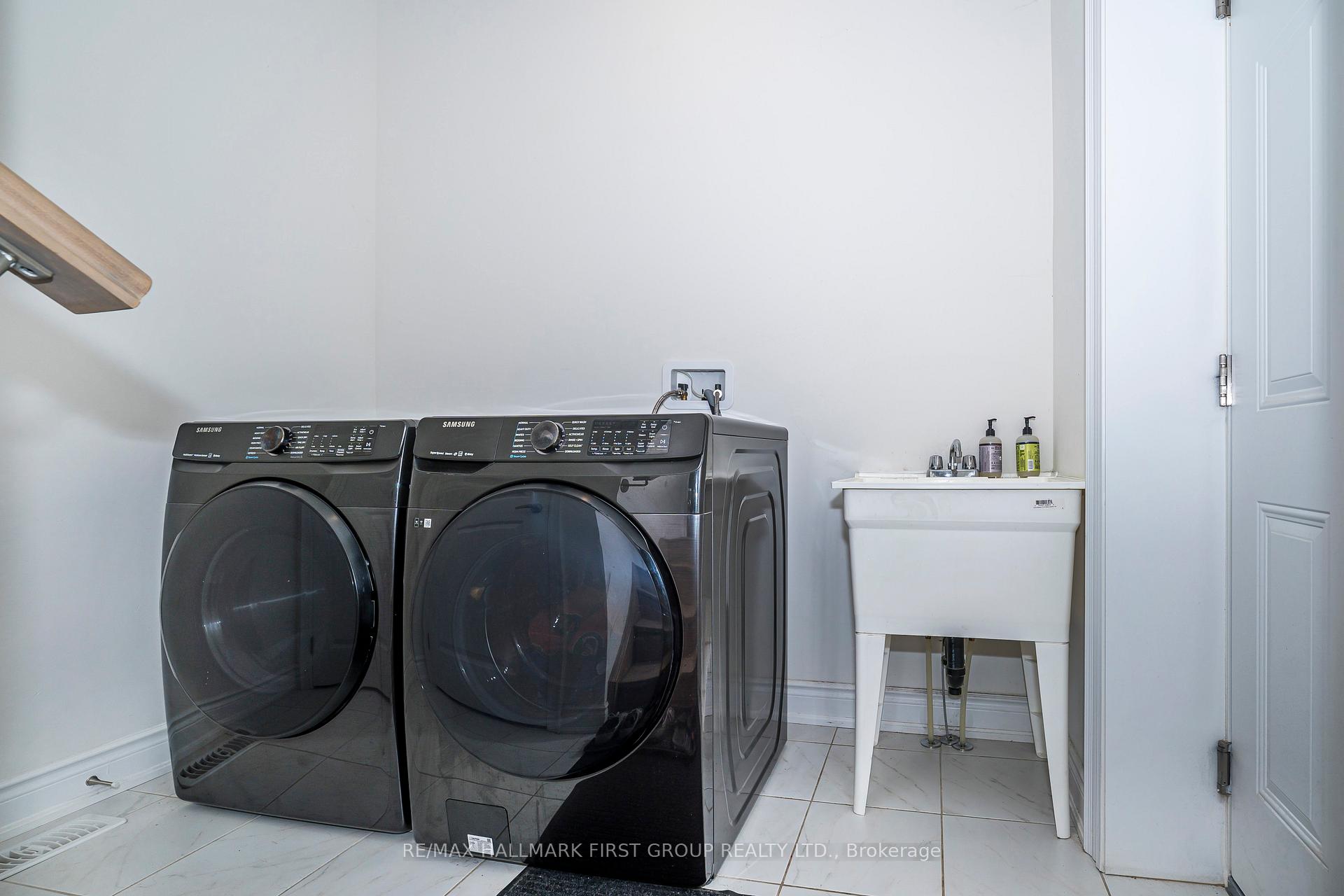 Photo 20 of 136 Auckland DR, Whitby, Rural Whitby — HOMEH