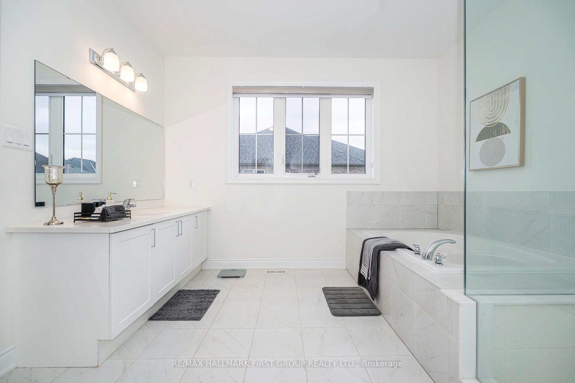 Photo 29 of 136 Auckland DR, Whitby, Rural Whitby — HOMEH
