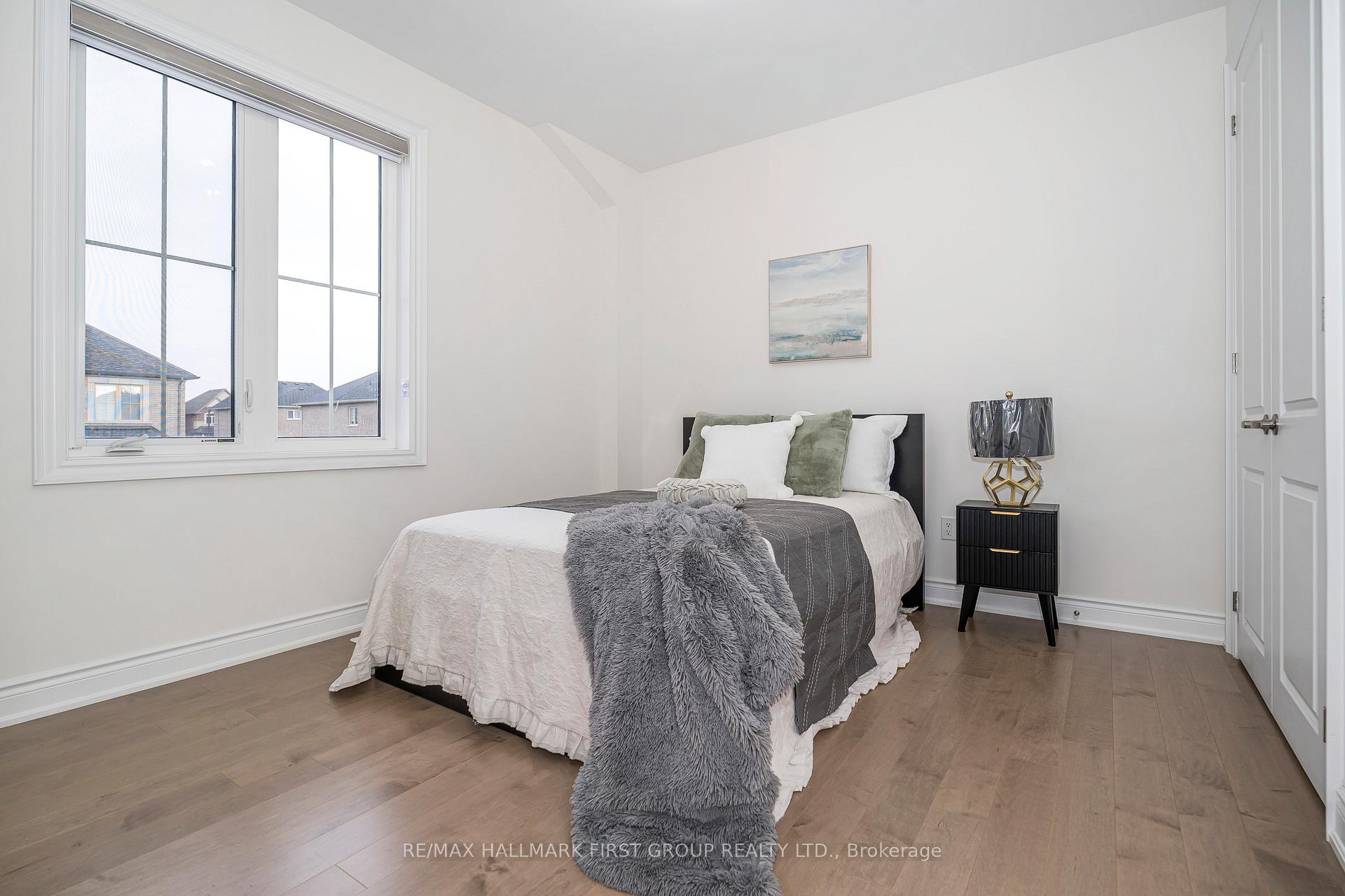 Photo 32 of 136 Auckland DR, Whitby, Rural Whitby — HOMEH