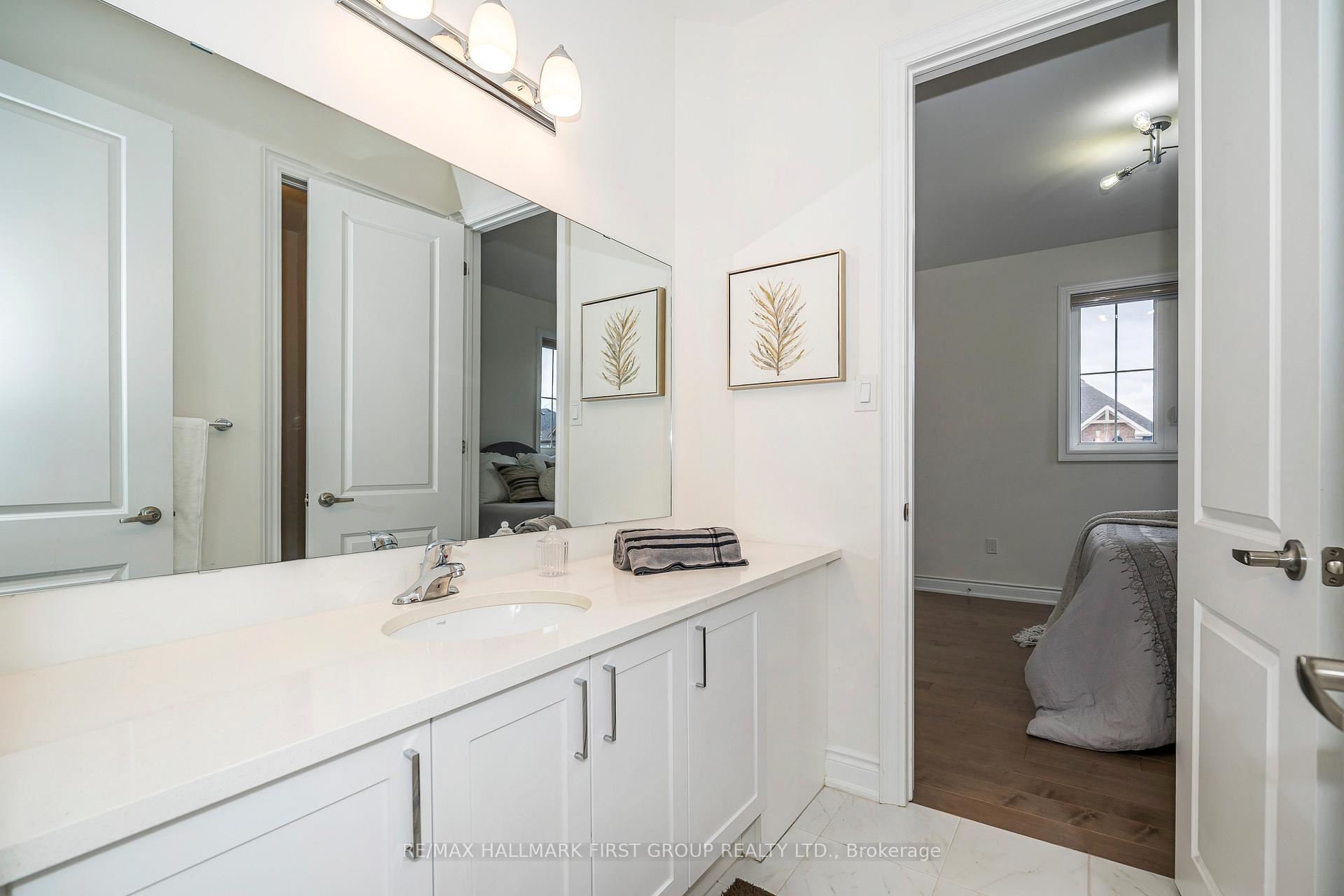 Photo 33 of 136 Auckland DR, Whitby, Rural Whitby — HOMEH