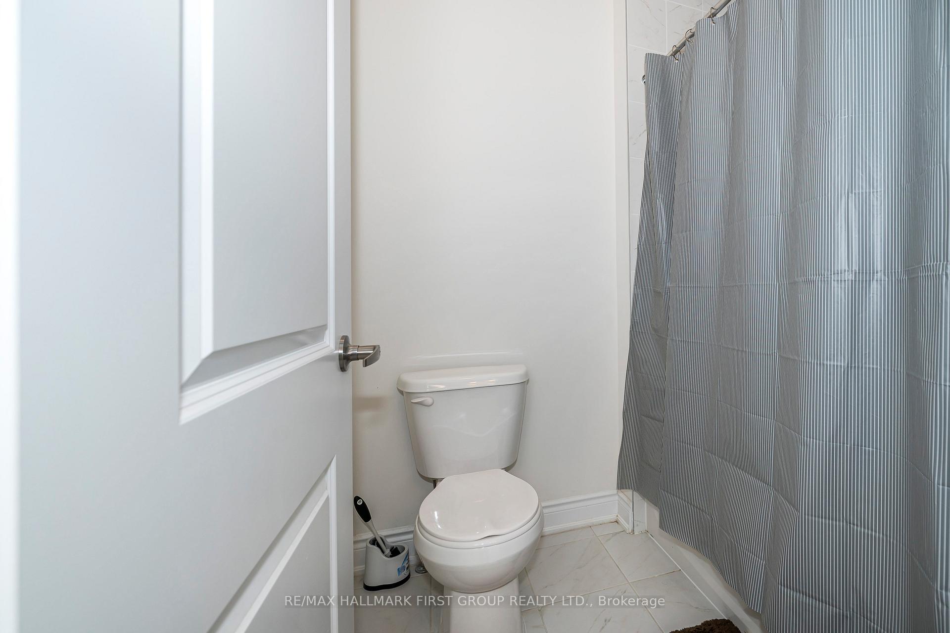Photo 34 of 136 Auckland DR, Whitby, Rural Whitby — HOMEH
