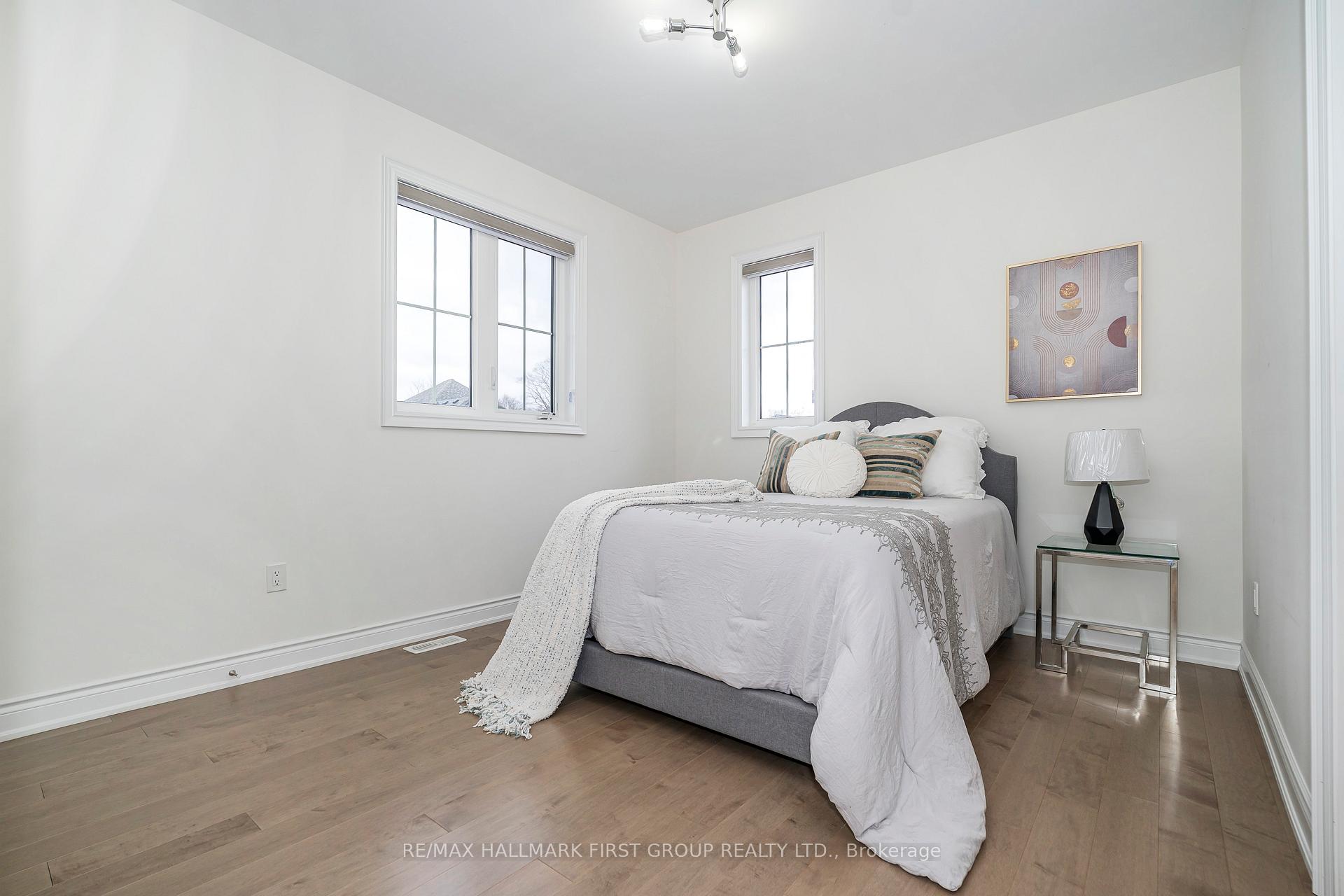Photo 35 of 136 Auckland DR, Whitby, Rural Whitby — HOMEH