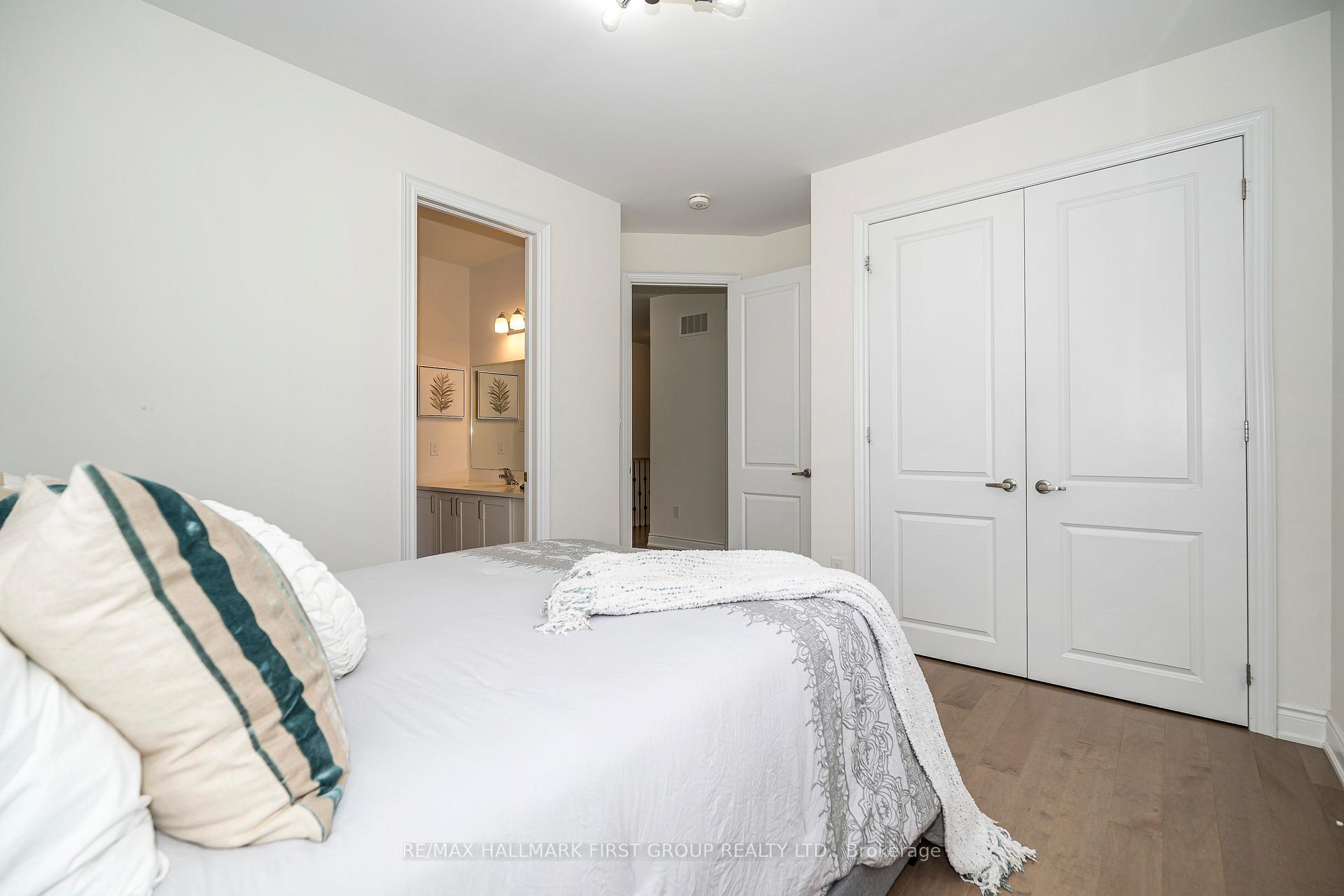 Photo 36 of 136 Auckland DR, Whitby, Rural Whitby — HOMEH