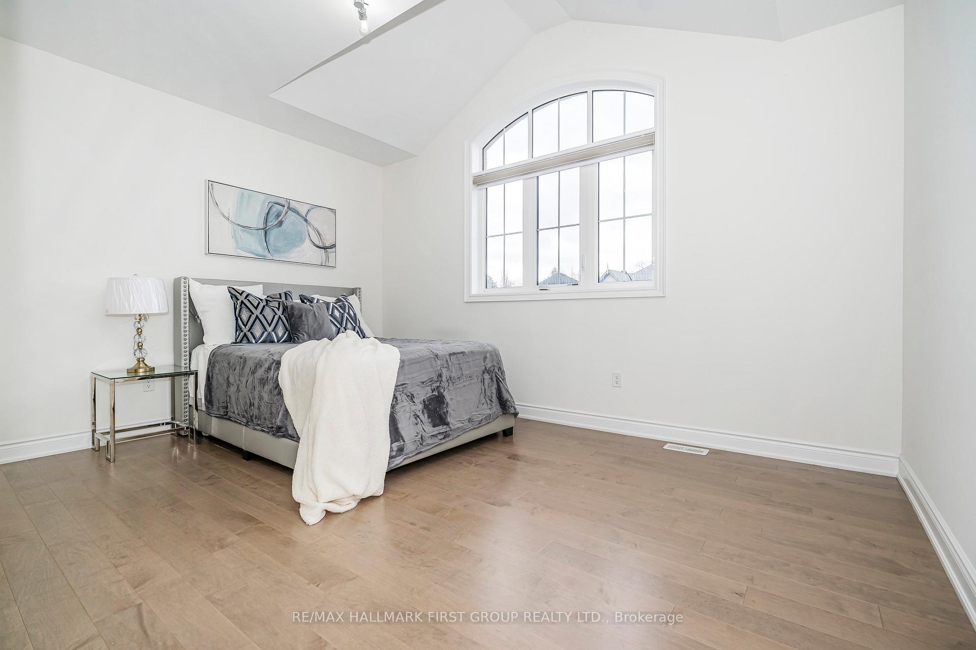 Photo 37 of 136 Auckland DR, Whitby, Rural Whitby — HOMEH