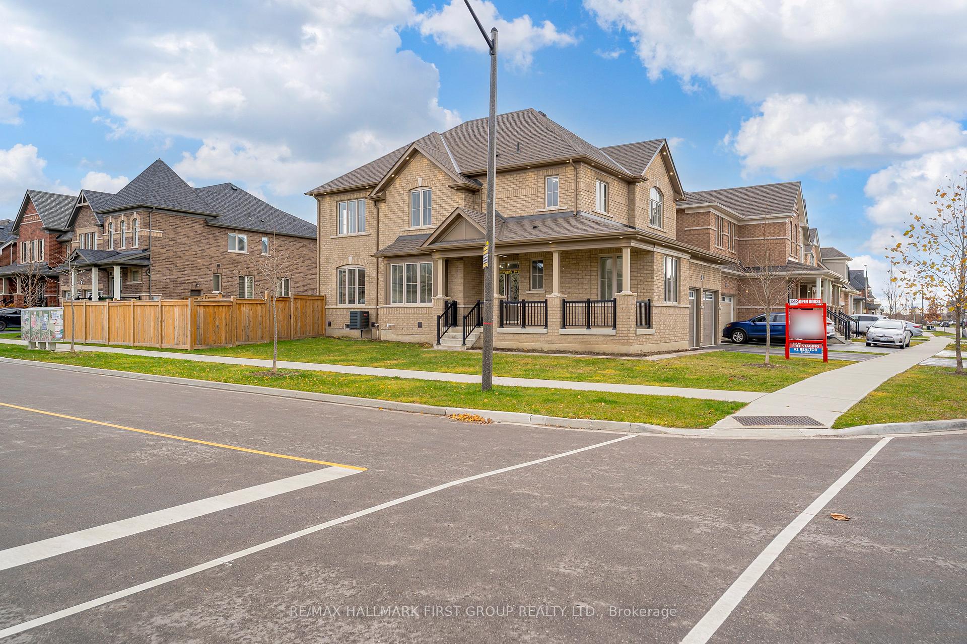 Photo 40 of 136 Auckland DR, Whitby, Rural Whitby — HOMEH