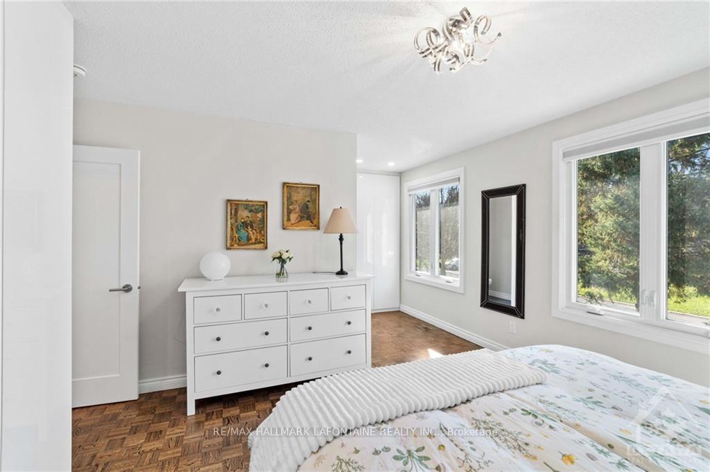 Photo 21 of 1945 Oakdean Crescent, Ottawa, Beacon Hill North — HOMEH