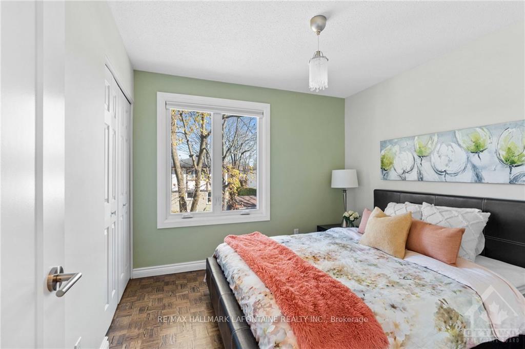 Photo 18 of 1945 Oakdean Crescent, Ottawa, Beacon Hill North — HOMEH