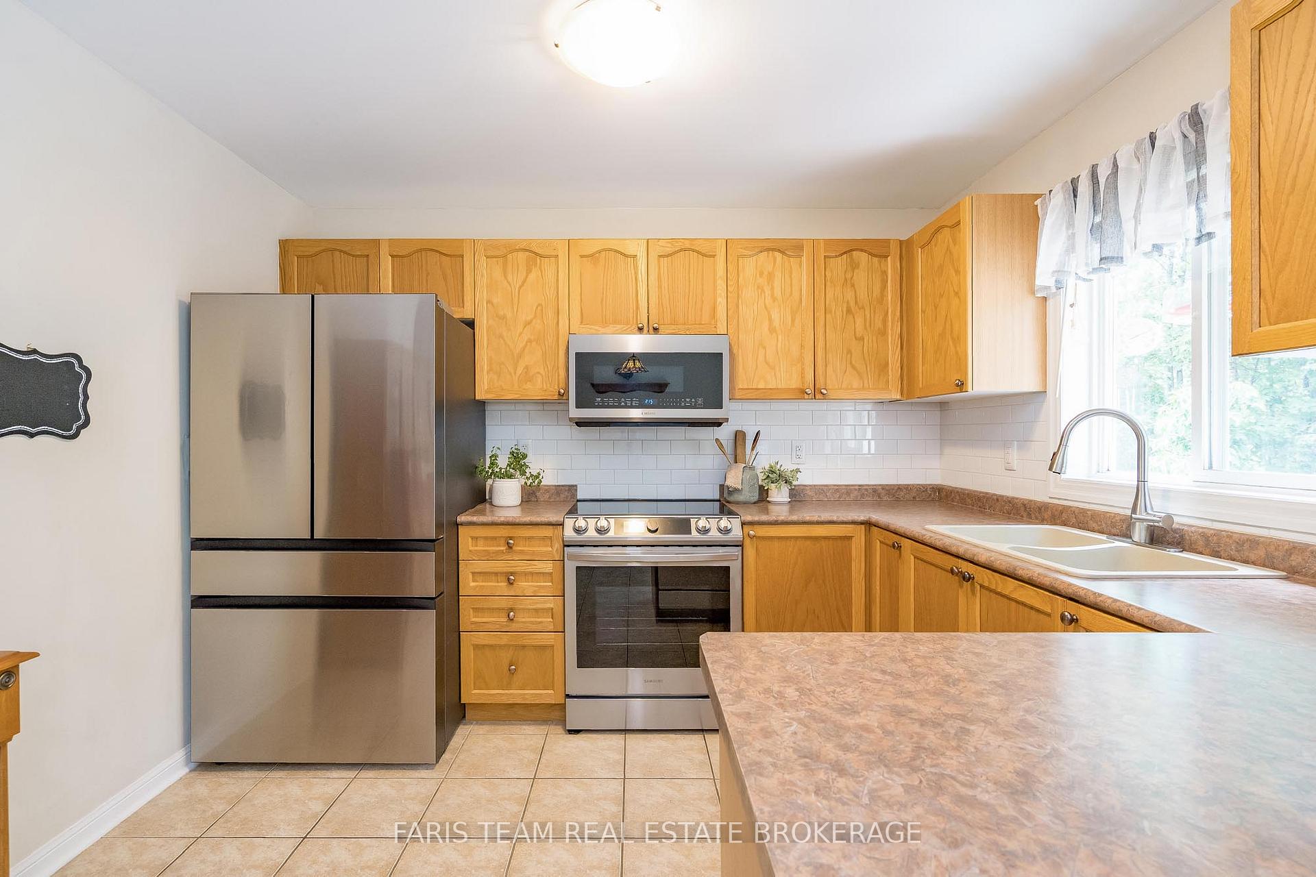 Photo 4 of 56 Rose Valley Way, Wasaga Beach — HOMEH