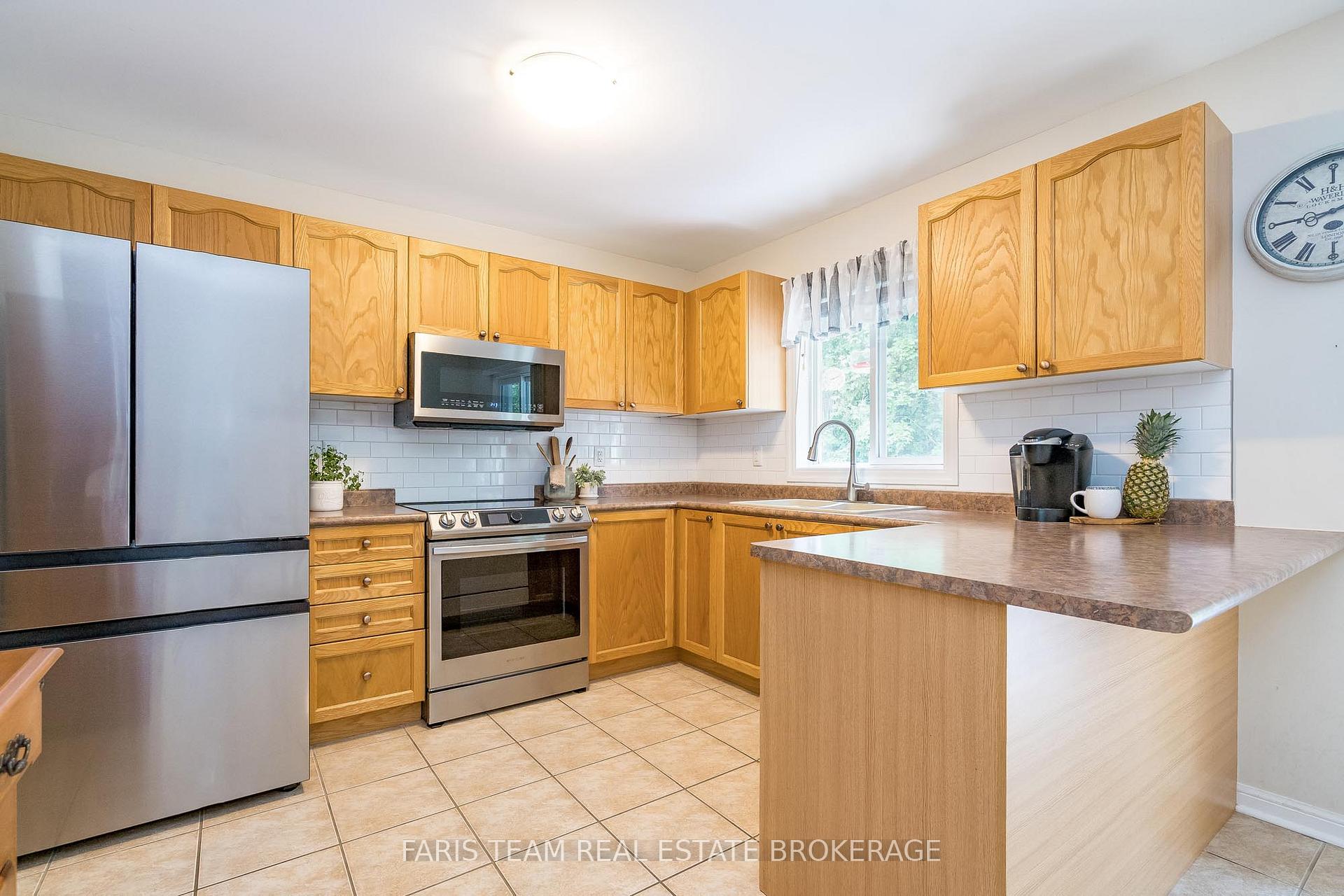 Photo 5 of 56 Rose Valley Way, Wasaga Beach — HOMEH