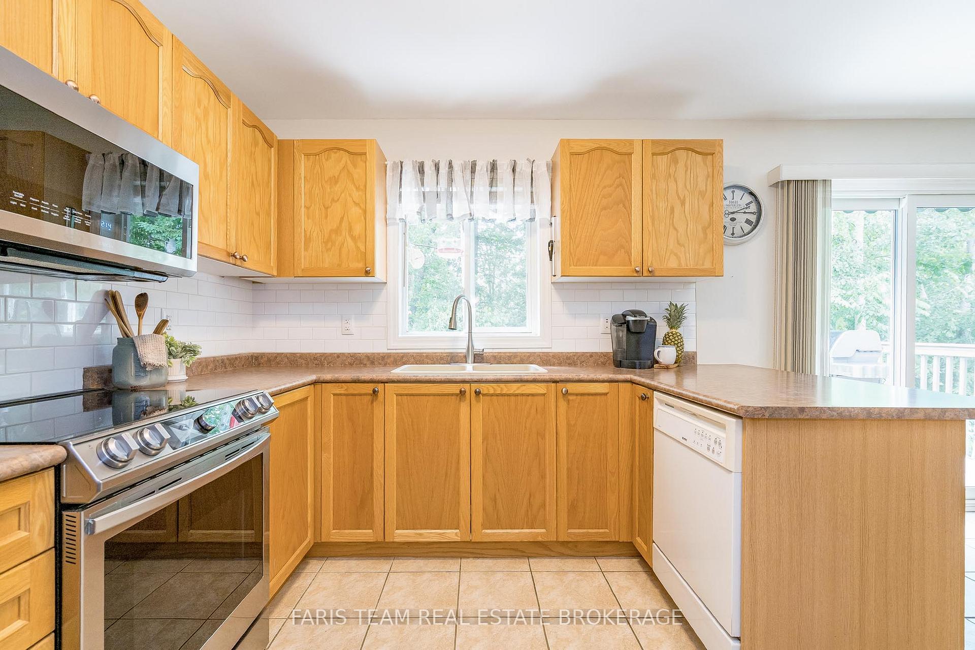 Photo 6 of 56 Rose Valley Way, Wasaga Beach — HOMEH