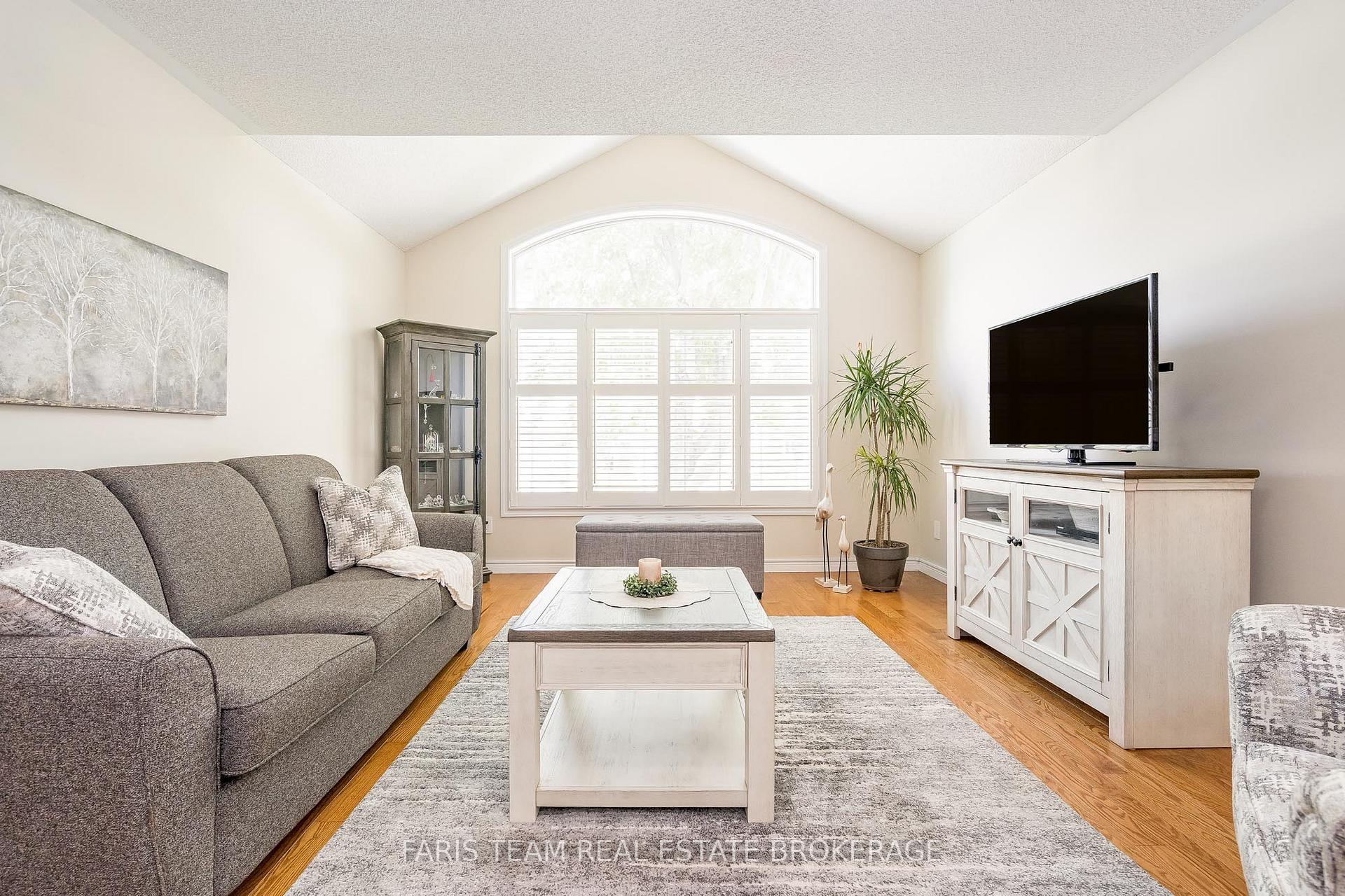 Photo 12 of 56 Rose Valley Way, Wasaga Beach — HOMEH