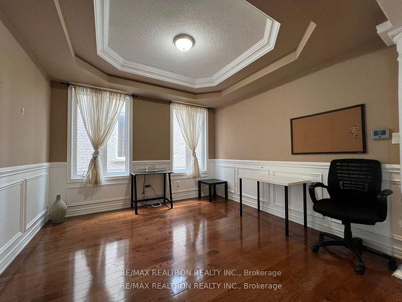 Photo 4 of 120 Greenock Drive, Vaughan, Maple — HOMEH