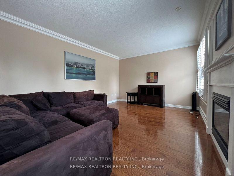 Photo 5 of 120 Greenock Drive, Vaughan, Maple — HOMEH