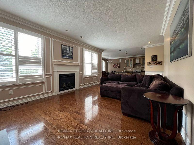 Photo 6 of 120 Greenock Drive, Vaughan, Maple — HOMEH