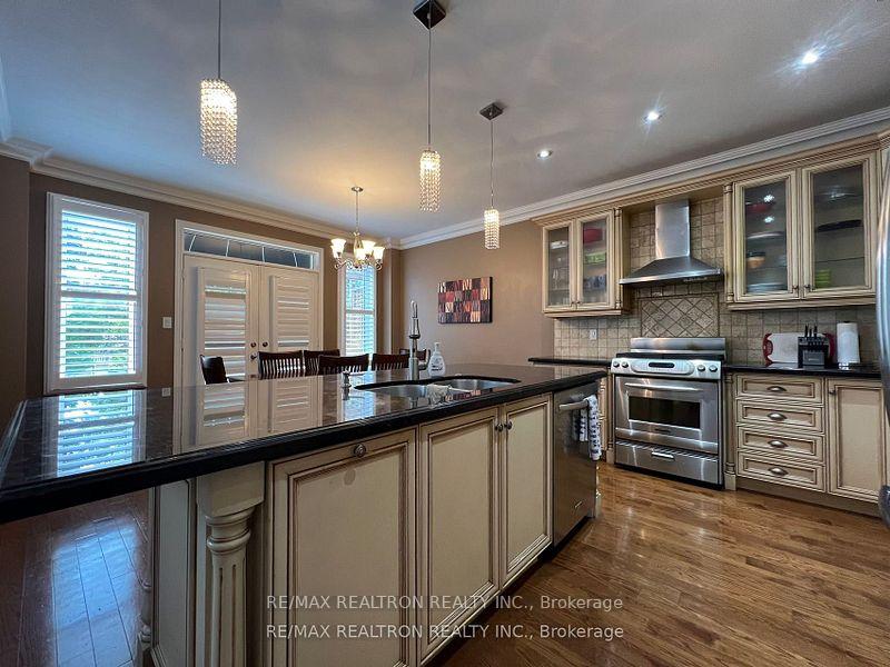 Photo 7 of 120 Greenock Drive, Vaughan, Maple — HOMEH