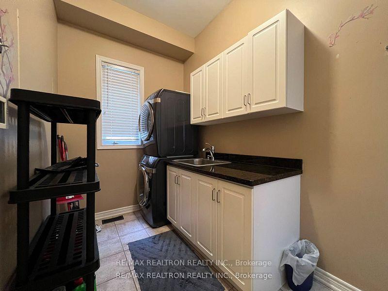 Photo 12 of 120 Greenock Drive, Vaughan, Maple — HOMEH
