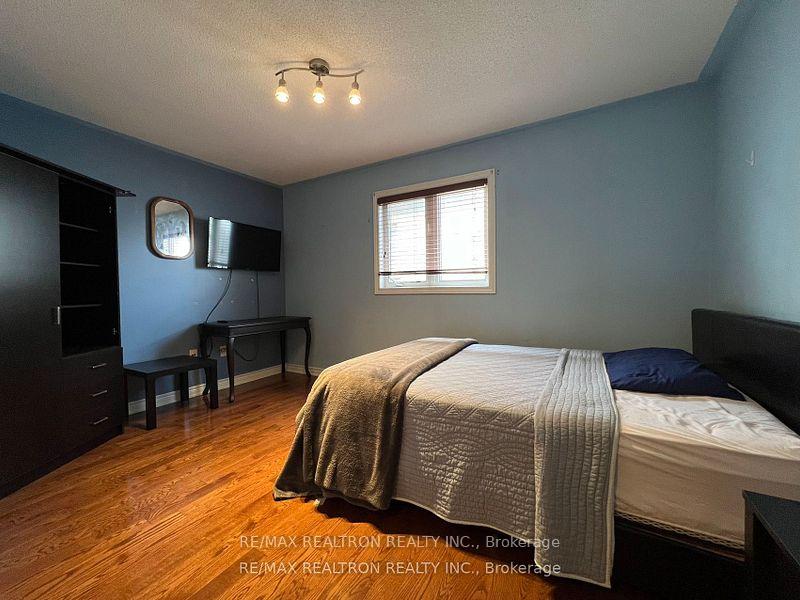 Photo 14 of 120 Greenock Drive, Vaughan, Maple — HOMEH