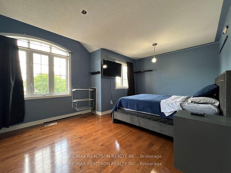 Photo 17 of 120 Greenock Drive, Vaughan, Maple — HOMEH