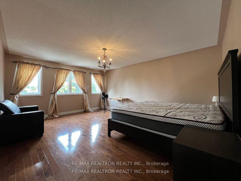 Photo 21 of 120 Greenock Drive, Vaughan, Maple — HOMEH