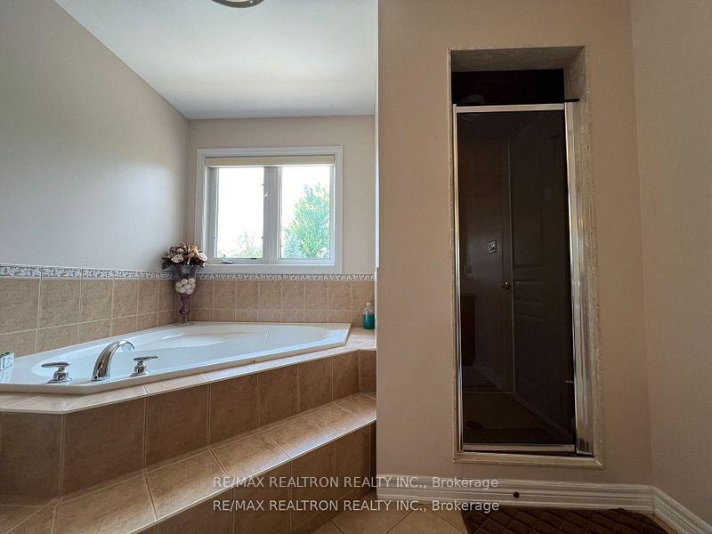 Photo 24 of 120 Greenock Drive, Vaughan, Maple — HOMEH