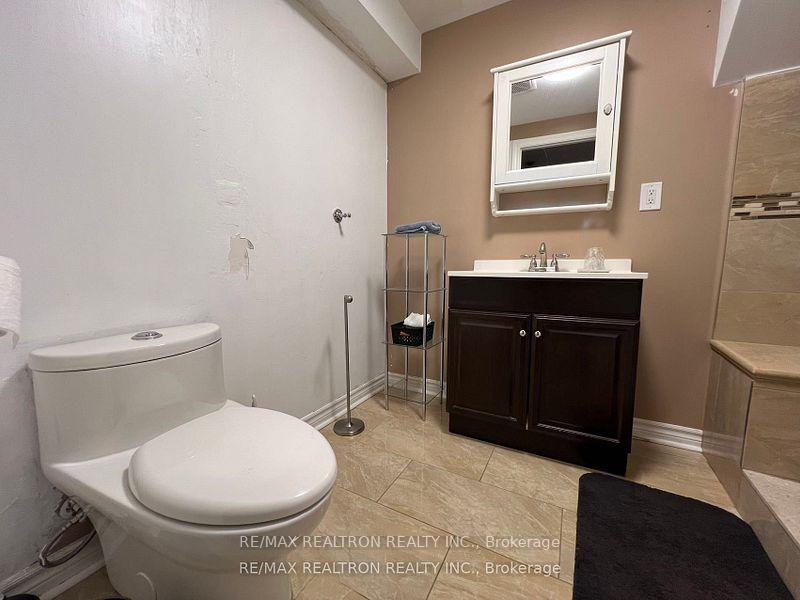 Photo 30 of 120 Greenock Drive, Vaughan, Maple — HOMEH