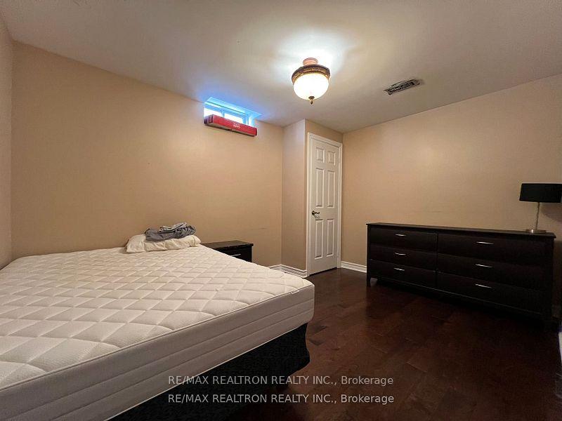Photo 32 of 120 Greenock Drive, Vaughan, Maple — HOMEH