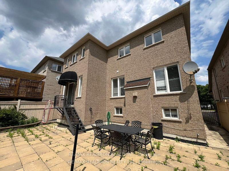 Photo 34 of 120 Greenock Drive, Vaughan, Maple — HOMEH