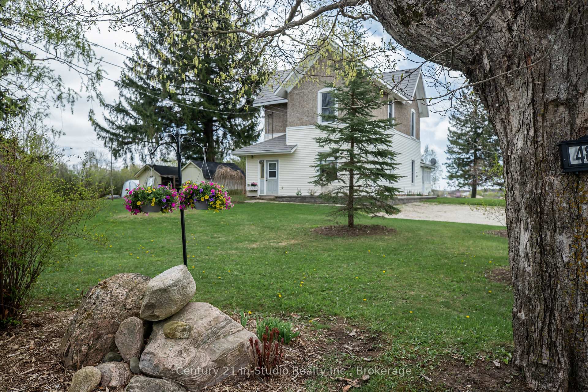 Front of 489 Lambton Street W