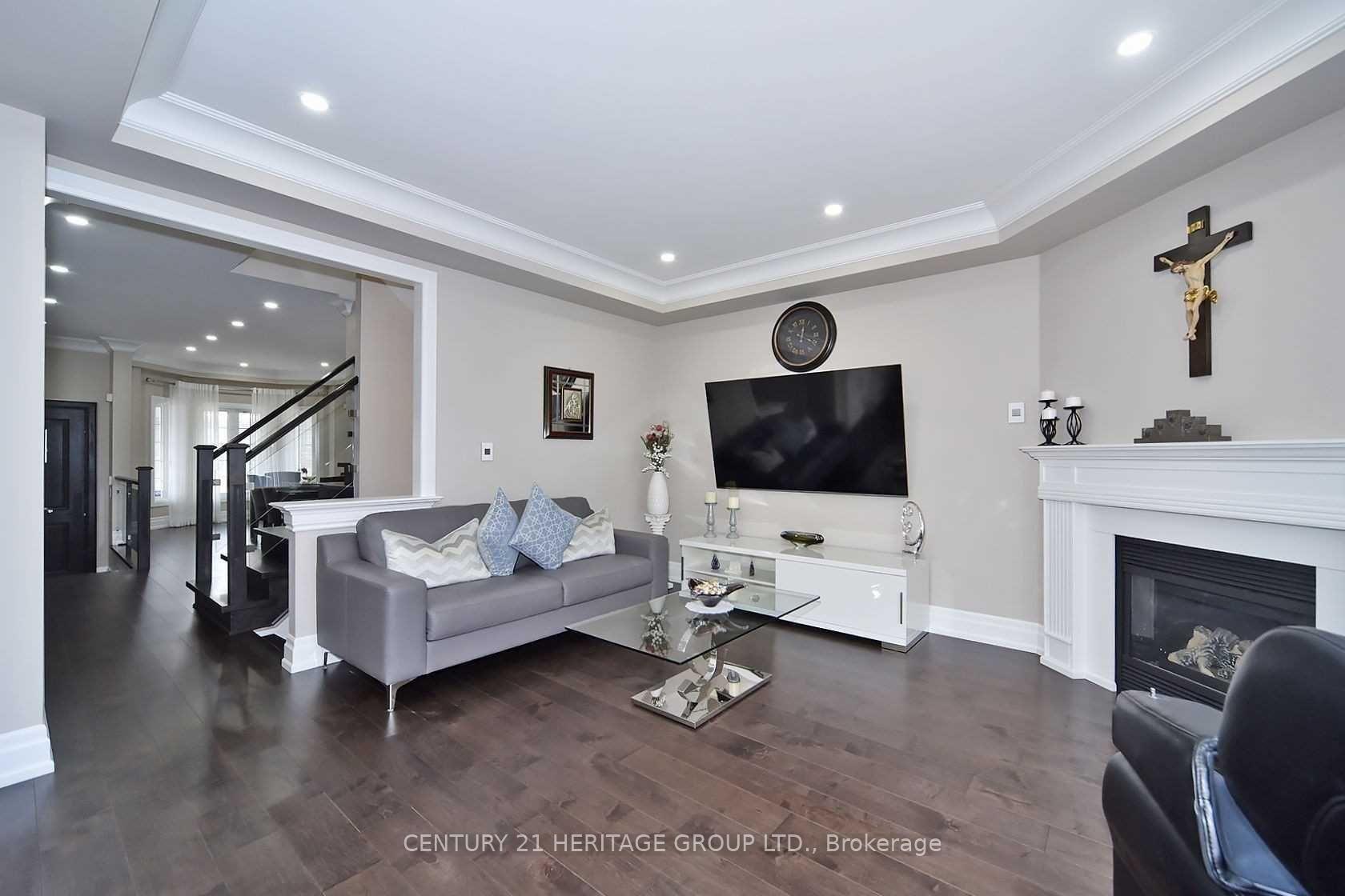 Photo 5 of 108 Saint Victor Drive, Vaughan, Vellore Village — HOMEH