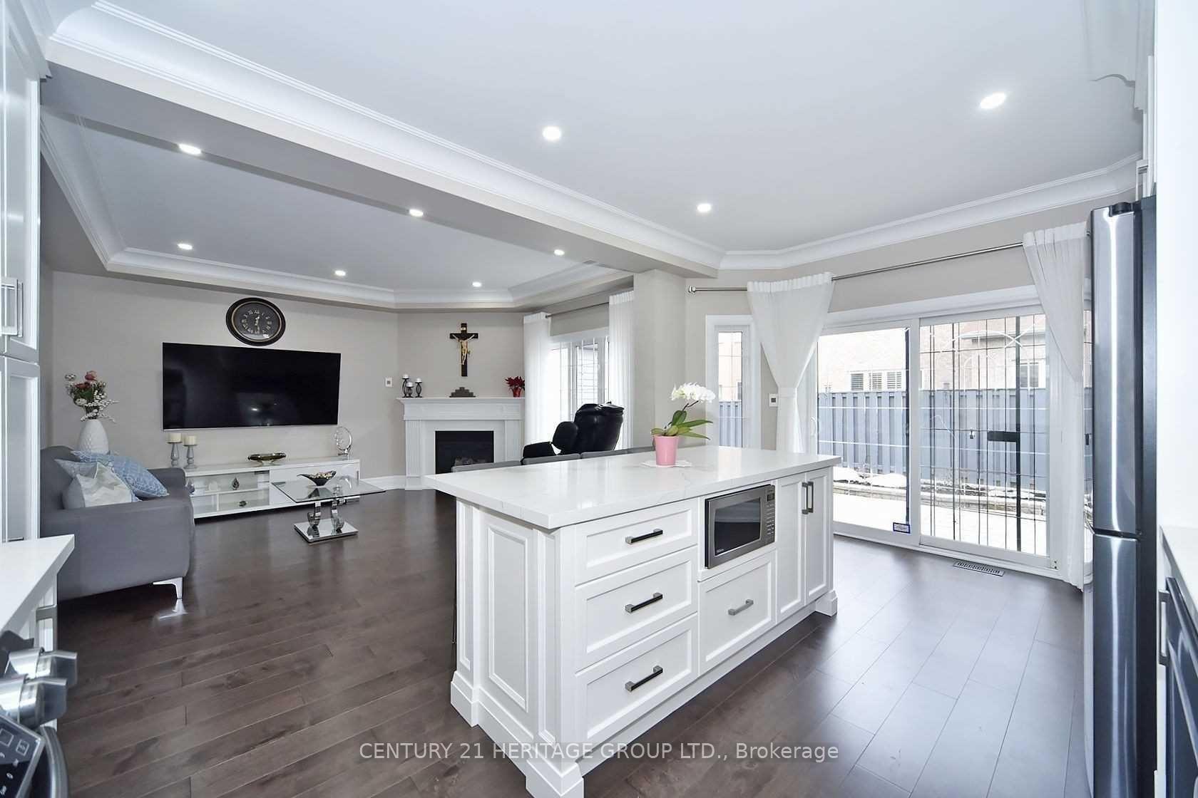 Photo 8 of 108 Saint Victor Drive, Vaughan, Vellore Village — HOMEH