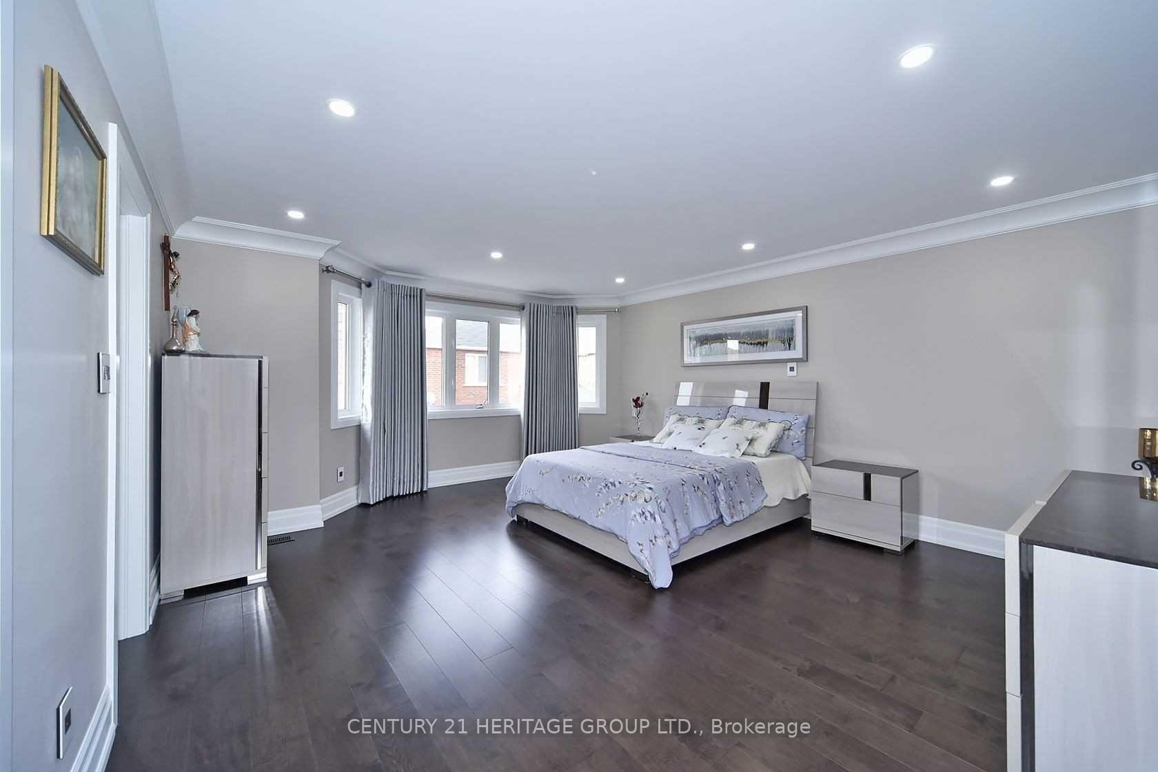 Photo 9 of 108 Saint Victor Drive, Vaughan, Vellore Village — HOMEH