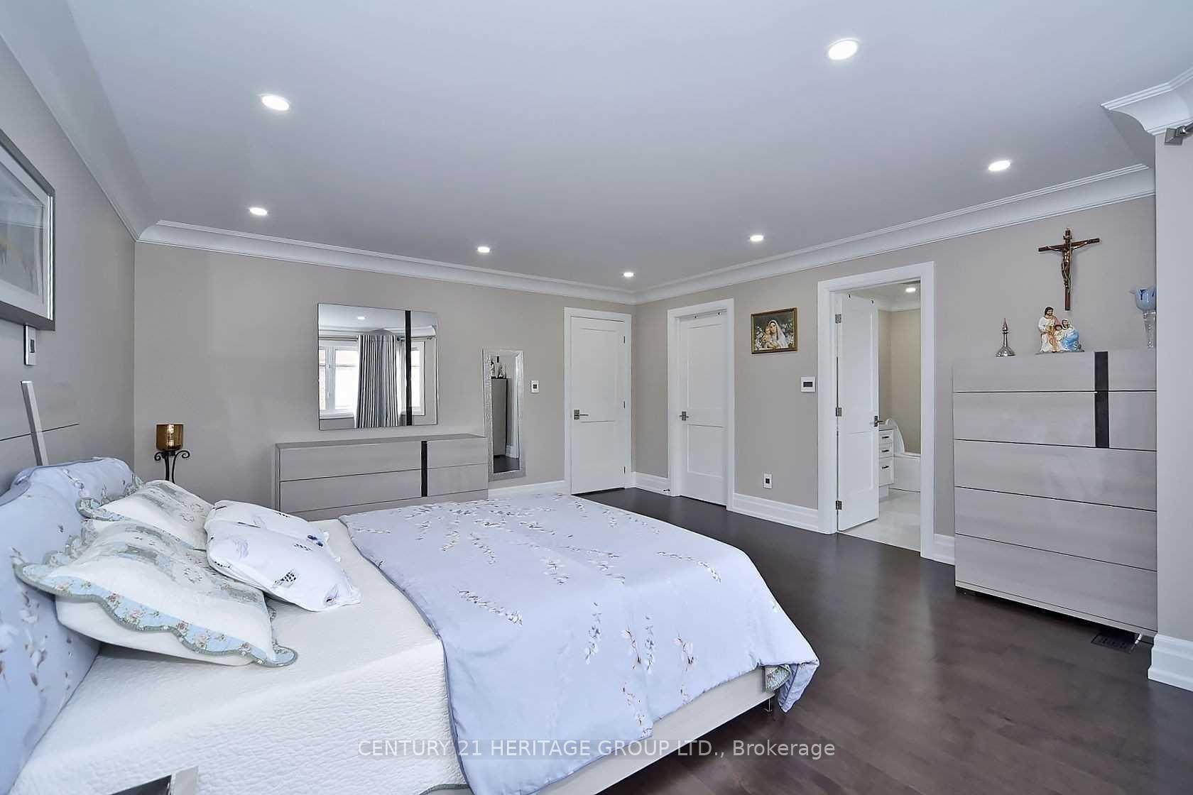 Photo 10 of 108 Saint Victor Drive, Vaughan, Vellore Village — HOMEH