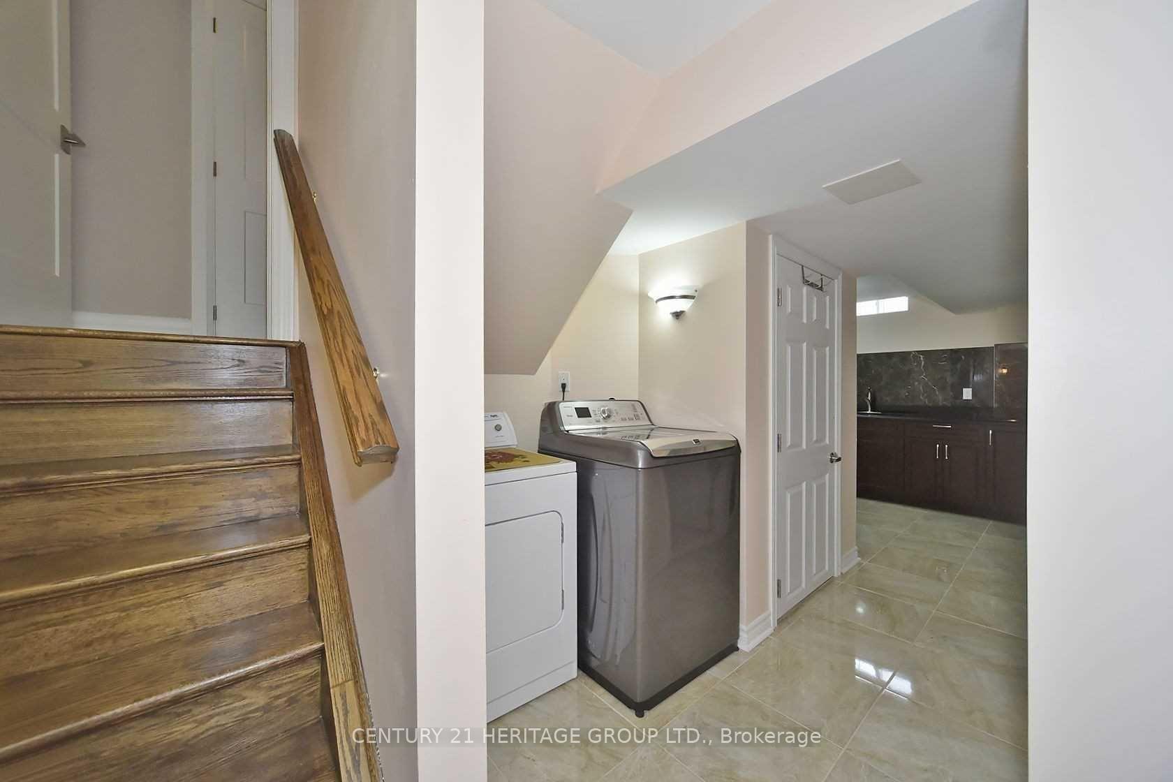 Photo 14 of 108 Saint Victor Drive, Vaughan, Vellore Village — HOMEH