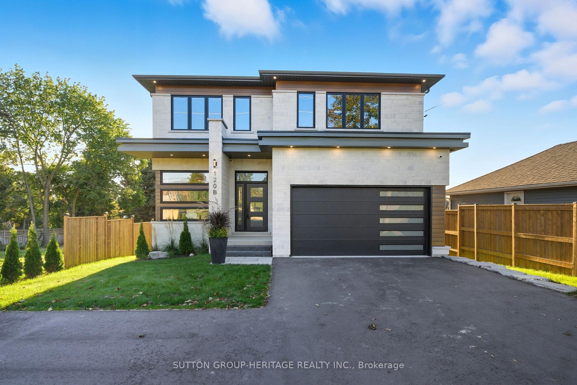 Front of 120B Cochrane Street
