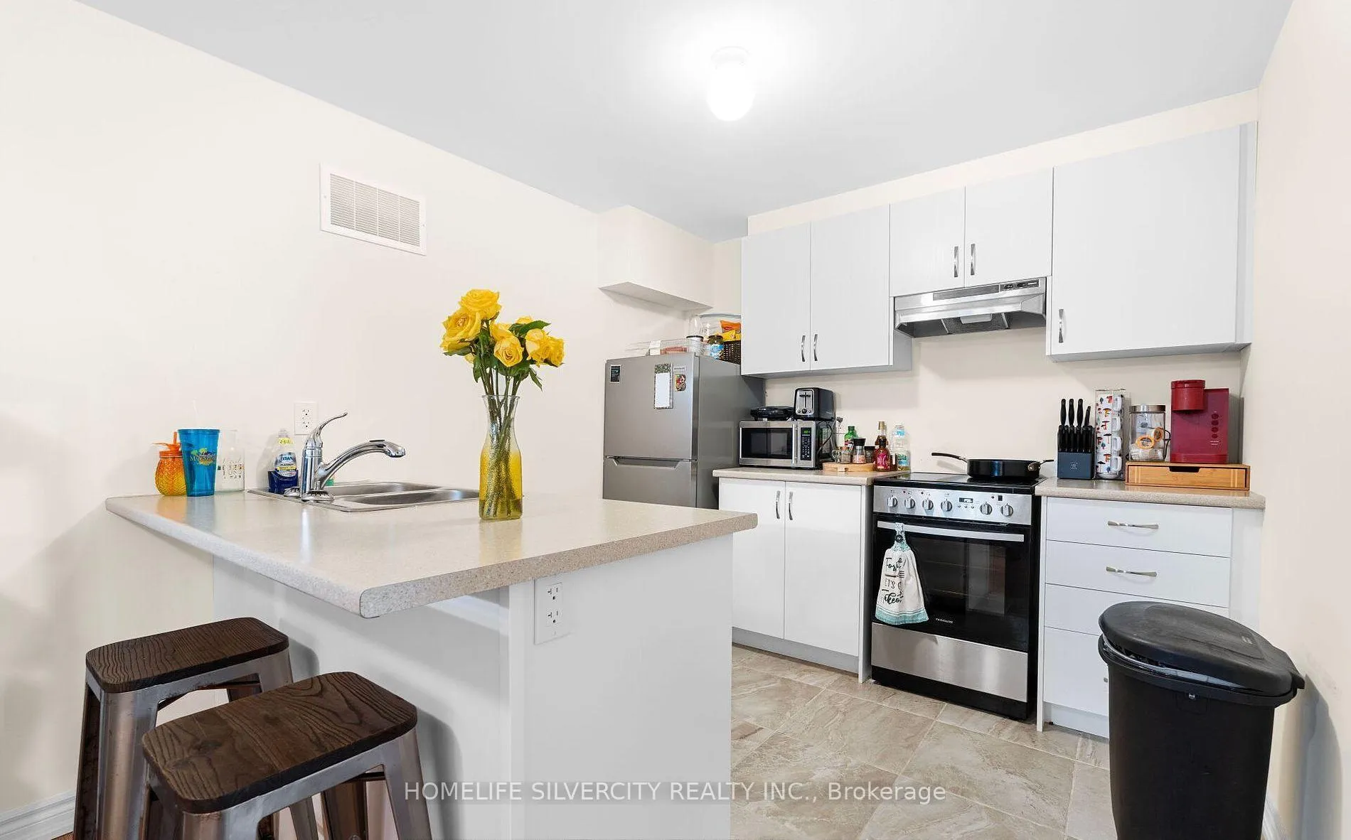 Photo 2 of Unit Bsmt, 124 Durham Avenue, Barrie, Rural Barrie Southeast — HOMEH