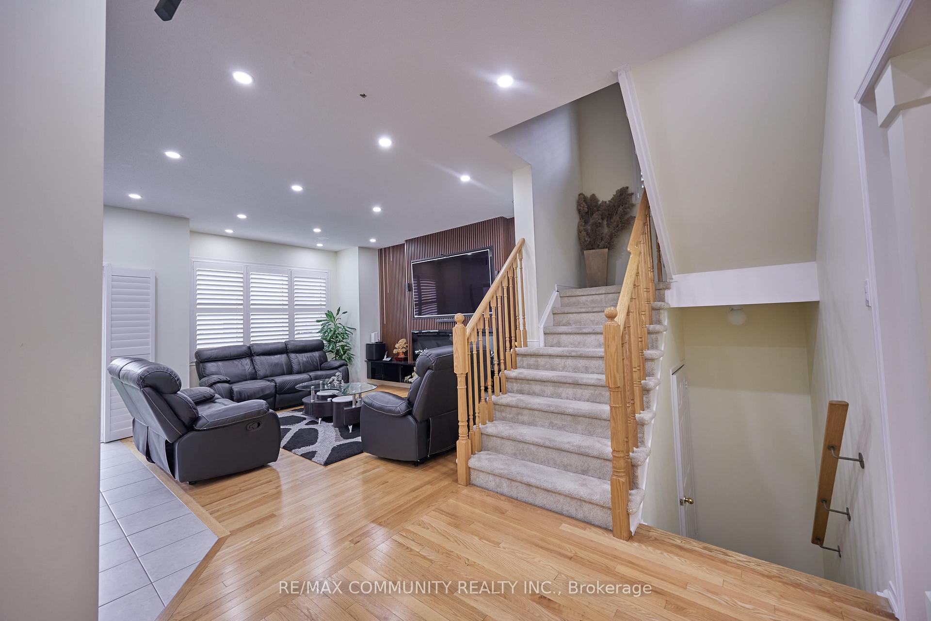 Photo 7 of 9 Ainley Road, Ajax, Central East — HOMEH