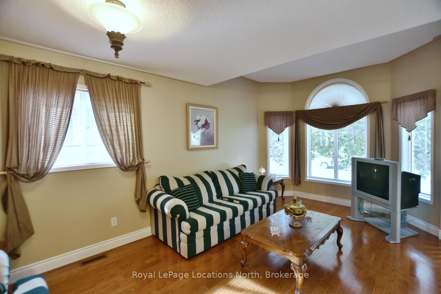Photo 16 of 19 Brillinger Drive, Wasaga Beach — HOMEH