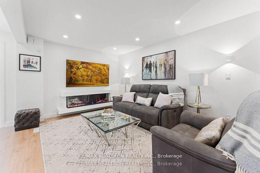 Photo 4 of 43 Rejane Crescent, Vaughan, Crestwood-Springfarm-Yorkhill — HOMEH