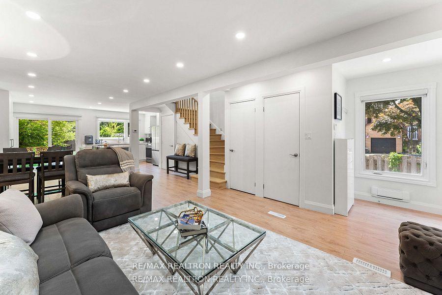 Photo 5 of 43 Rejane Crescent, Vaughan, Crestwood-Springfarm-Yorkhill — HOMEH