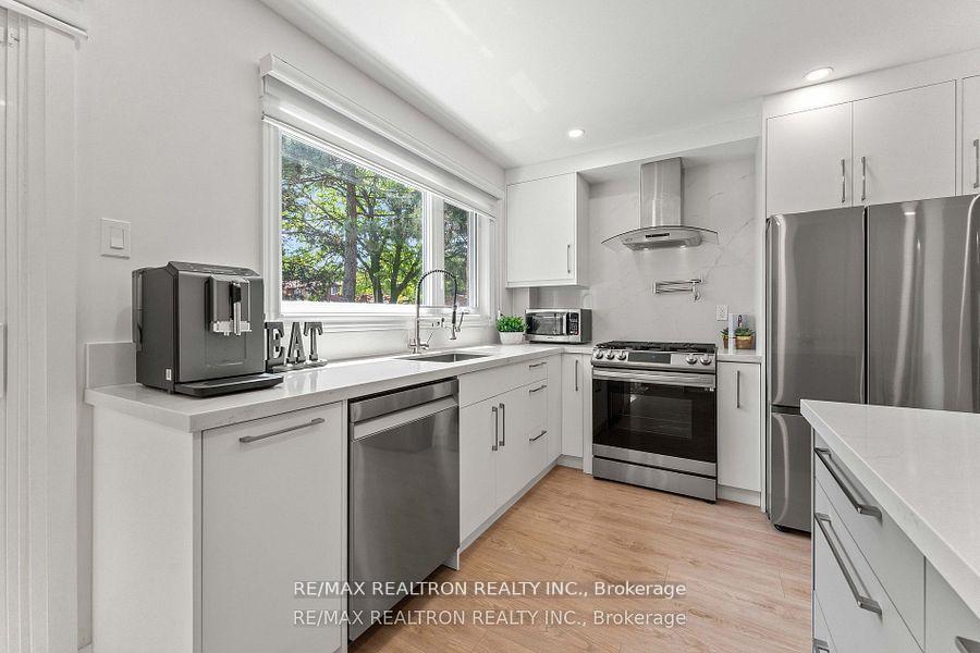 Photo 8 of 43 Rejane Crescent, Vaughan, Crestwood-Springfarm-Yorkhill — HOMEH