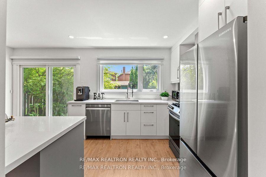 Photo 9 of 43 Rejane Crescent, Vaughan, Crestwood-Springfarm-Yorkhill — HOMEH
