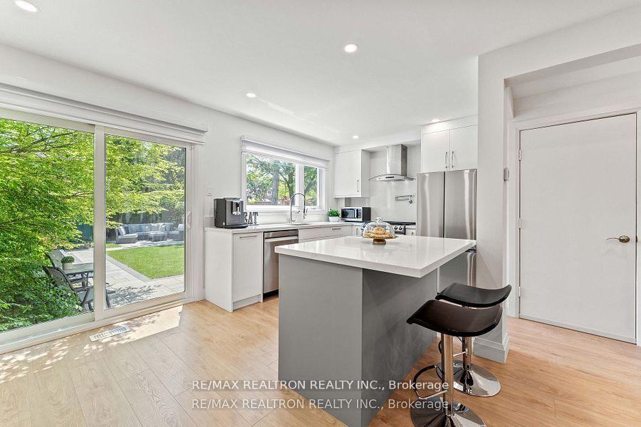 Photo 10 of 43 Rejane Crescent, Vaughan, Crestwood-Springfarm-Yorkhill — HOMEH